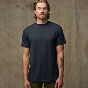 Filson 210G Merino Wool Short Sleeve Crewneck in Dark Navy